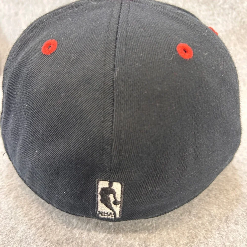 Miami Heat NBA Mens Black Adidas 210 Fitted Hat Houndstooth Brim 7 1/4 - 7 5/8